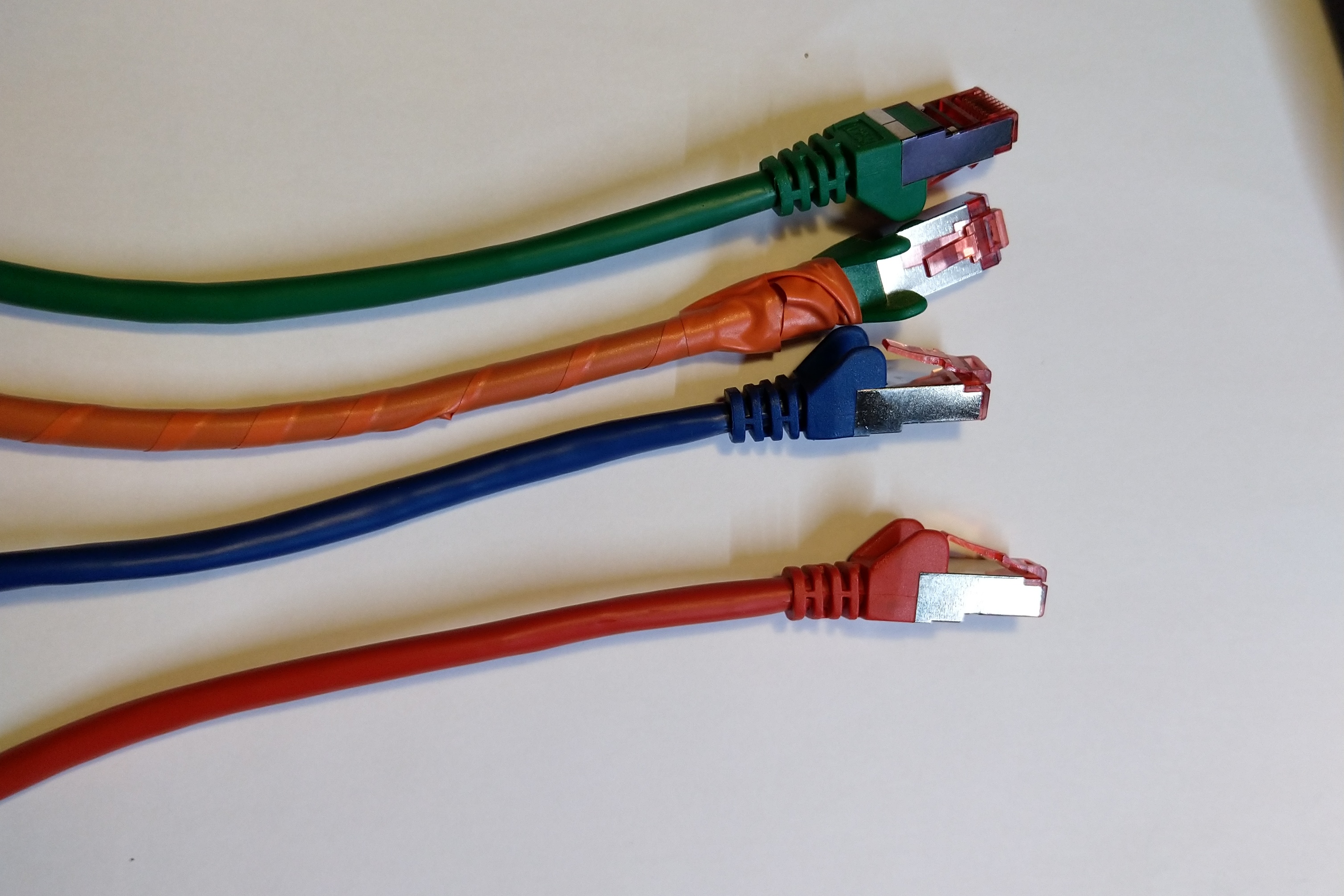 Farbkodierung Patchkabel mit Isolierband